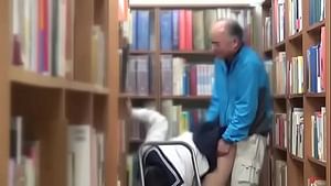 Colegialas violadas en la biblioteca municipal de la ciudad de Osaka